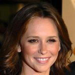 جنیفر لاو هیویت