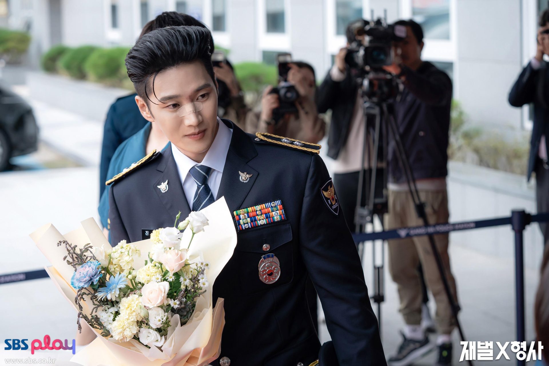 Flex X Cop | دنیای فیلم و سریال همآهنگ