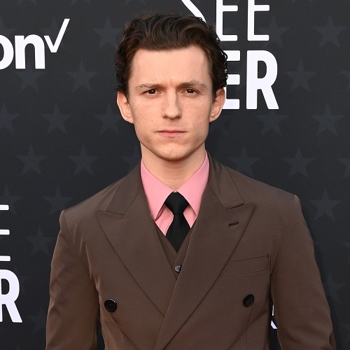 تام هالند بعد از مصدومیت سر صحنه، میگه حالم بهتره | Tom Holland Updates Fans After Set Injury