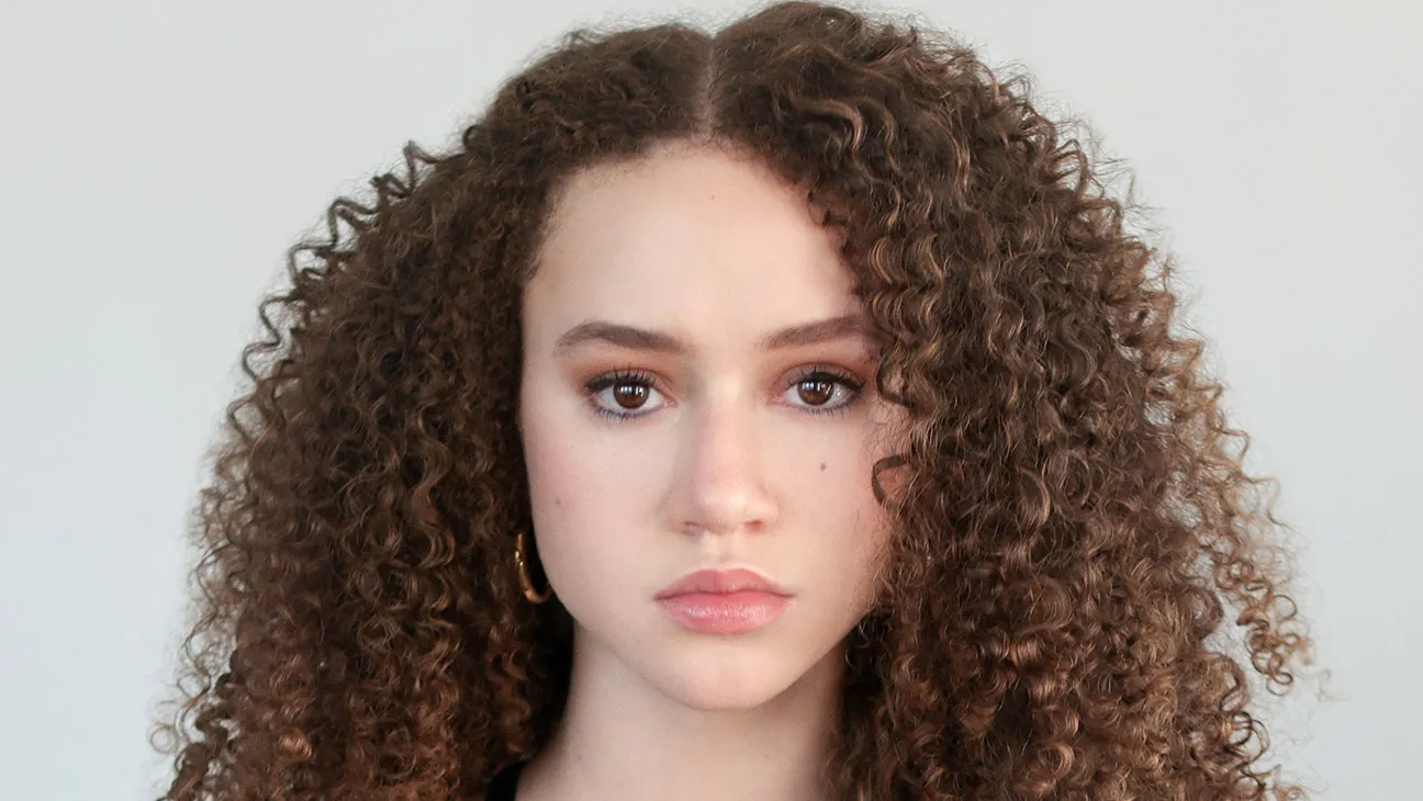 Chloe Coleman By Lilly K H 2025 | دنیای فیلم و سریال همآهنگ Chloe Coleman By Lilly K H 2025 | دنیای فیلم و سریال همآهنگ