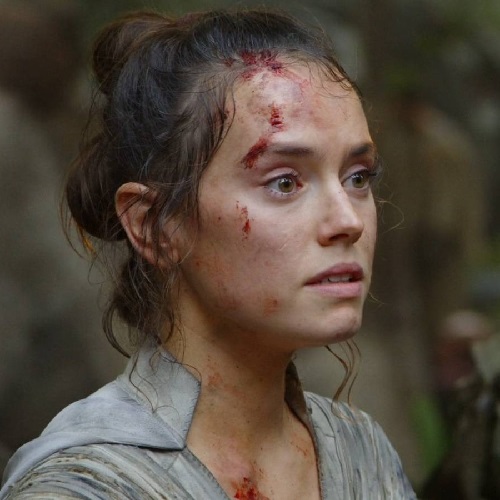 بازگشت دیِزی ریدلی با زامبی ها بعد از ۹ سال | Daisy Ridley Battles Zombies 9 Years