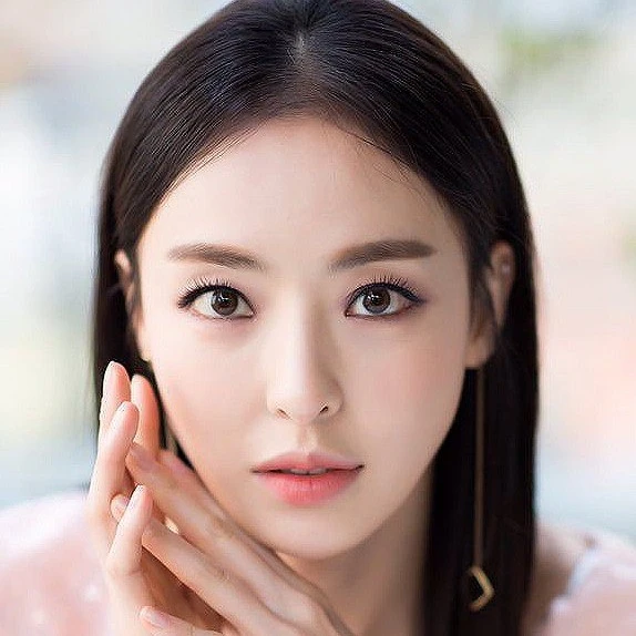 Lee Da hee